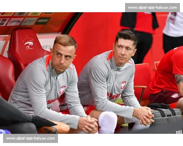 格罗西茨基：渴望回归波兰国家队，与莱万关系未受风波影响